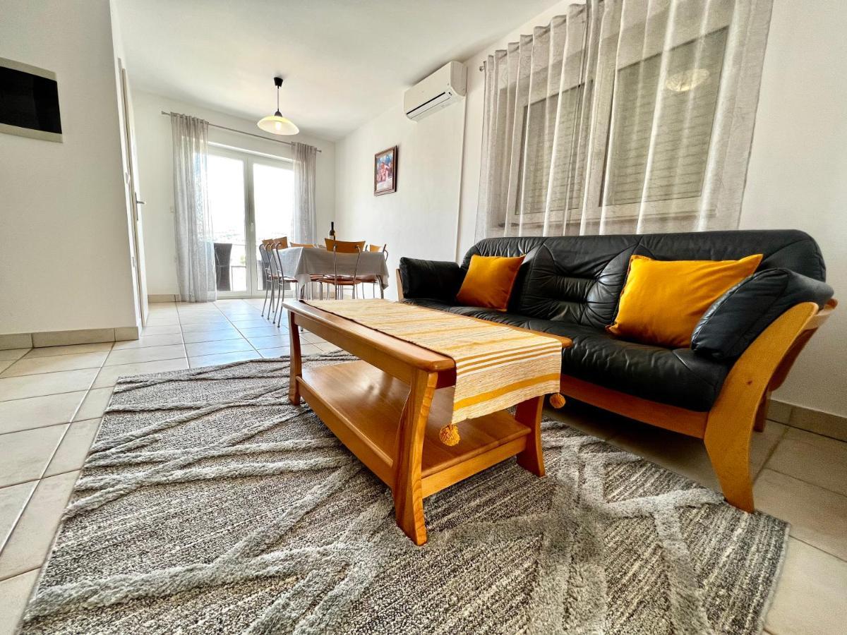 Apartments Lokunja Паг Екстер'єр фото