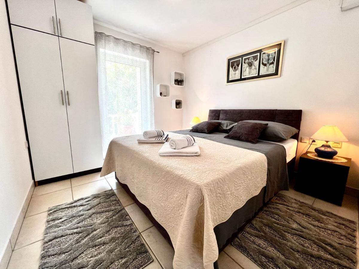 Apartments Lokunja Паг Екстер'єр фото